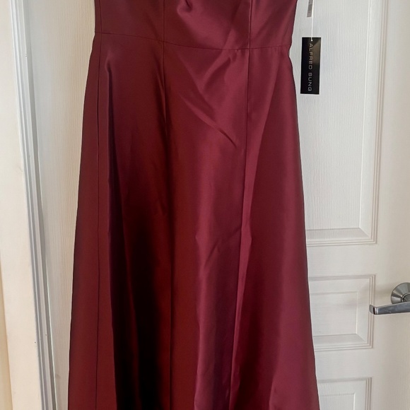 AFLRED SUN Bow One-shoulder Full A-line Satin Maxi in Cabernet - Picture 2 of 7